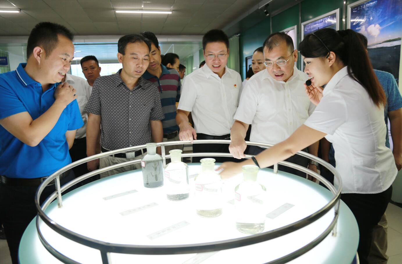 2016年9月，时任湖南省怀化市委常委、组织部部长，现任郴州市市委常委、组织部部长江波莅临开云中国视察.JPG